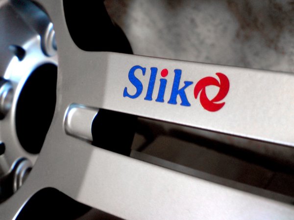 Slik диски logotip