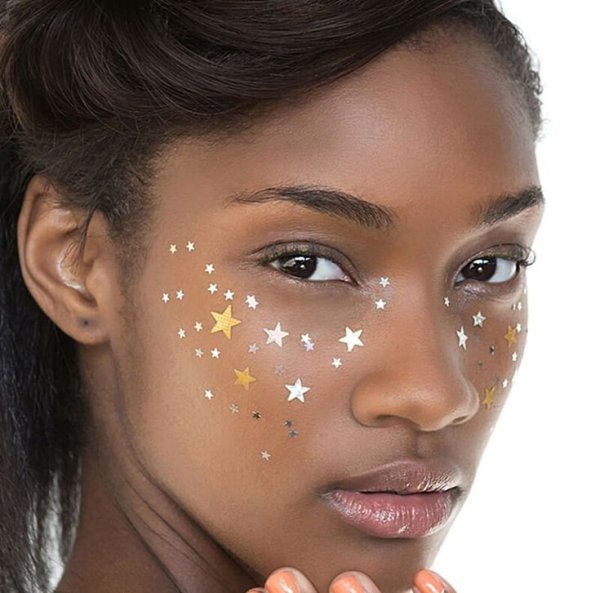 Блестки на лице