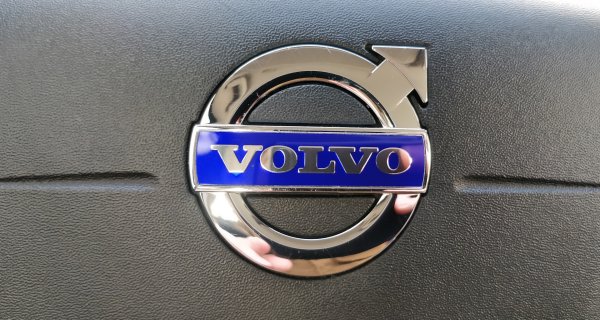 Эмблема Volvo 31467395