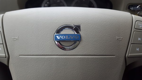 Volvo xc70 логотип на руль