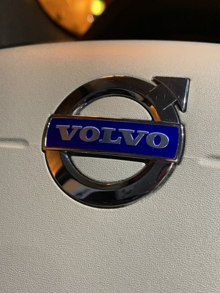 Эмблема Volvo на руль s80