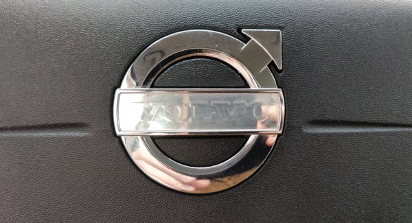 Значок Volvo на деревянный руль