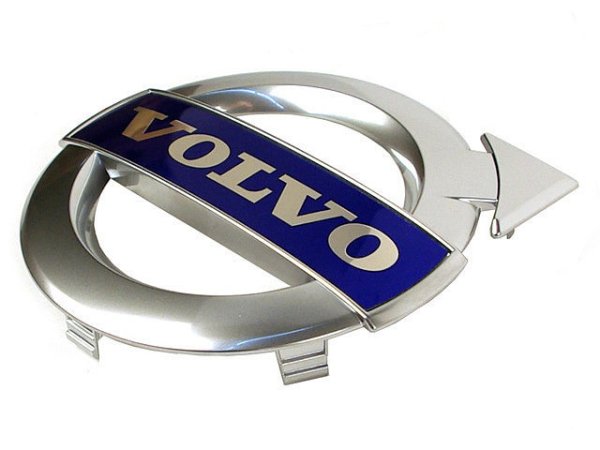 Наклейка Вольво на решетку радиатора хс70