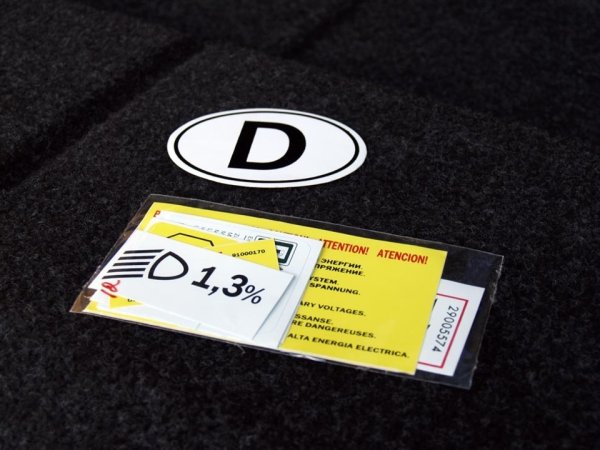 Наклейки под капотом автомобиля