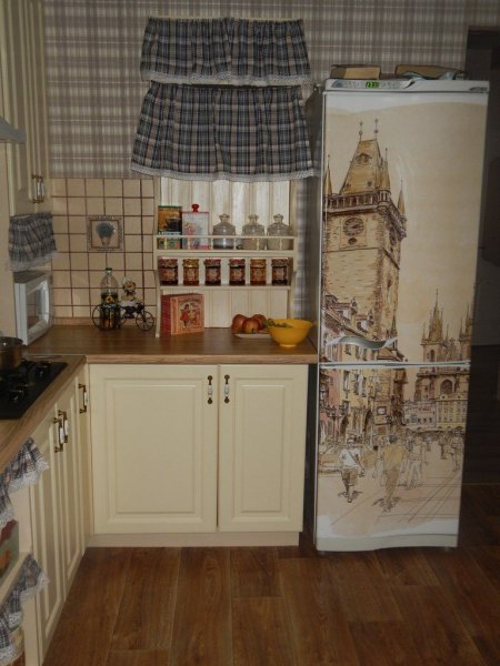 Разрисованный холодильник