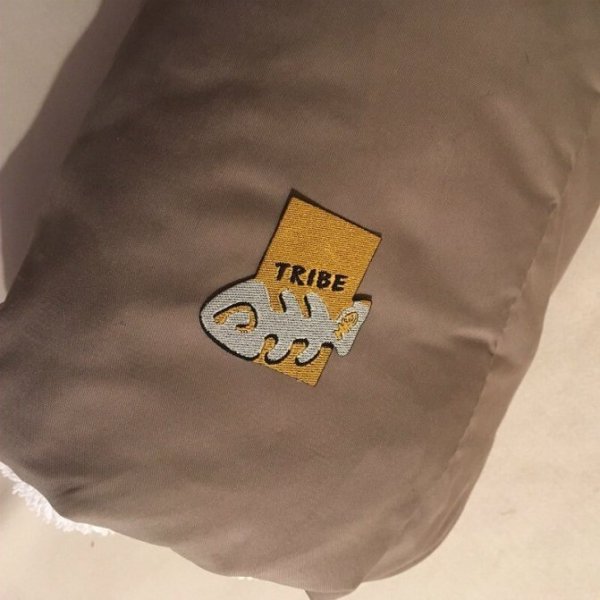 Наклейка на дырку на куртке