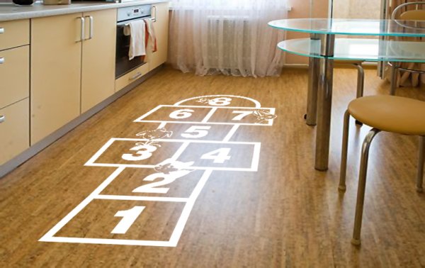 Напольные наклейки указатели