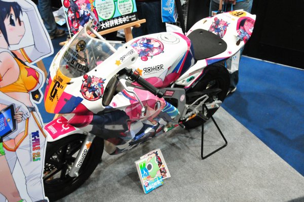 Евангелион Аска на мотоцикле