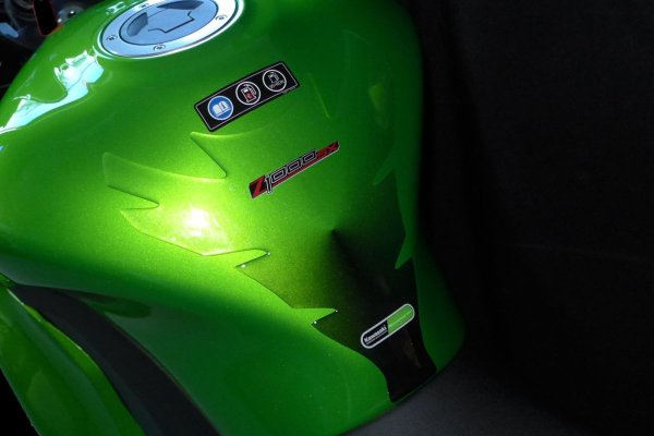 Kawasaki z1000sx бензобак