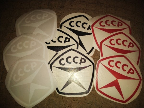 Знак качества СССР на черном фоне