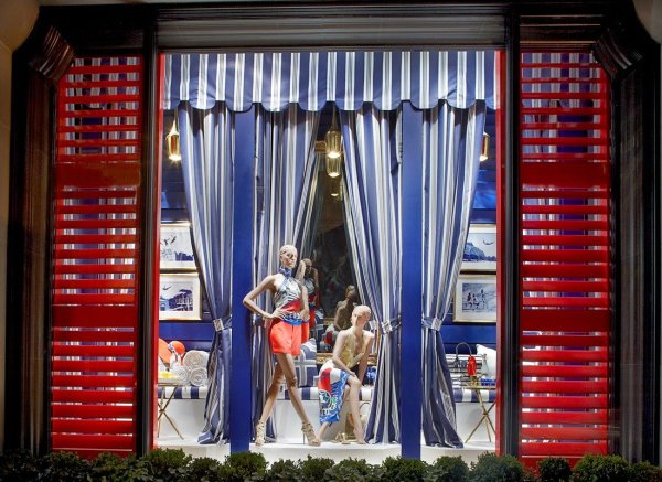 Шторки для витрин