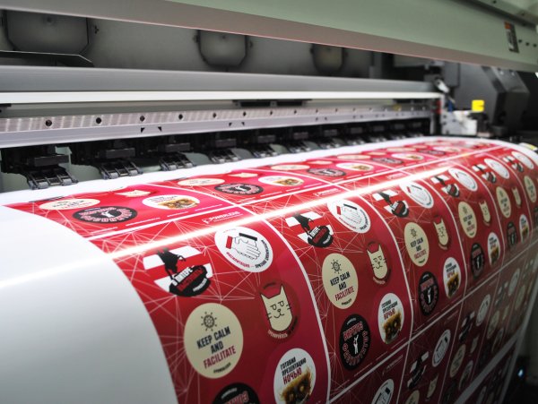 Печать на пленке самоклеящейся