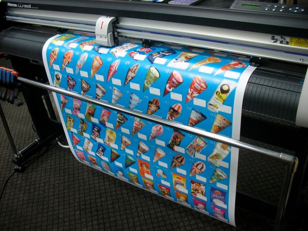 Широкоформатная печать наклеек