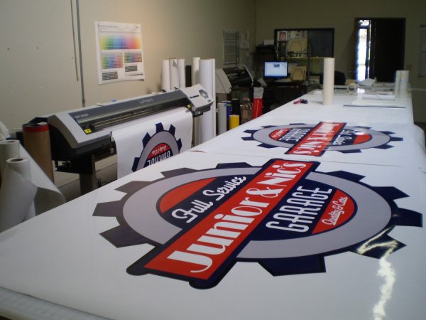 Широкоформатная печать наклеек