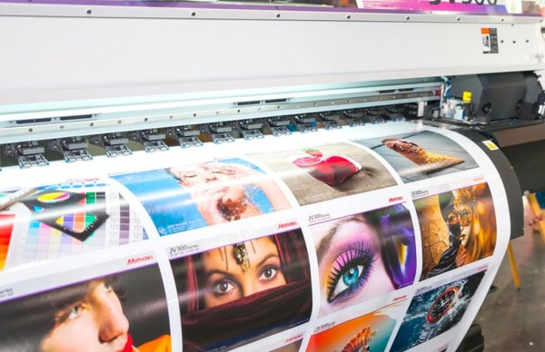 Печать на пленке самоклеящейся