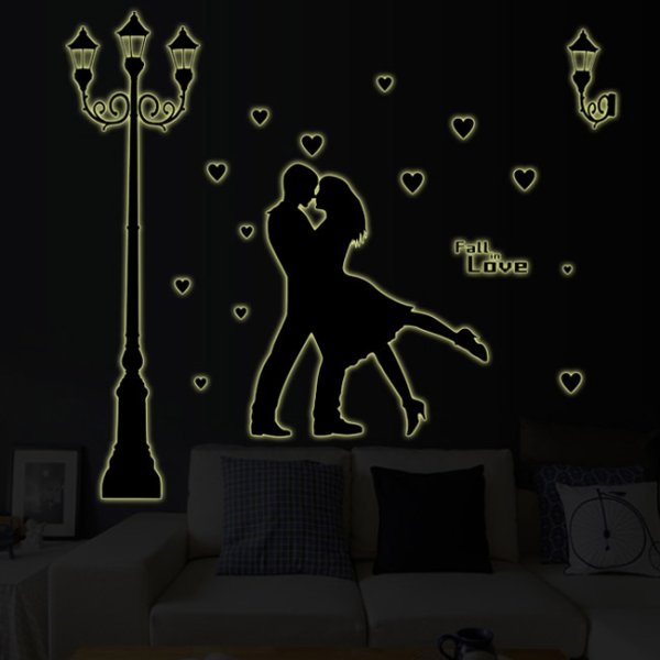 Светящиеся наклейки на окна