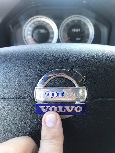 Наклейка Вольво на руль xc70