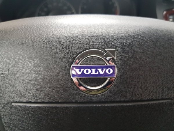 Шильдик на руль Volvo s60