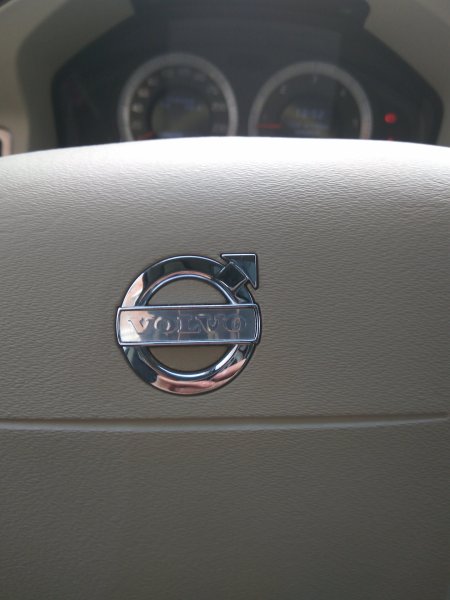 Наклейка Вольво на руль xc70