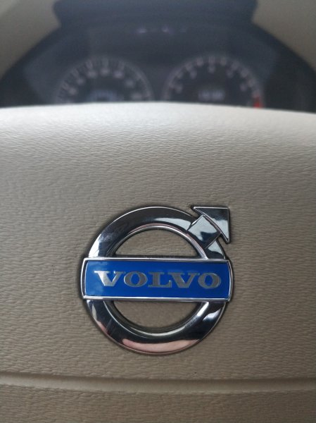 Наклейка на руль Volvo s80 II 2008