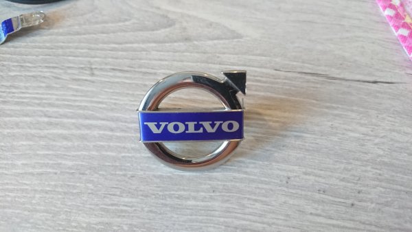 Значок Вольво s60