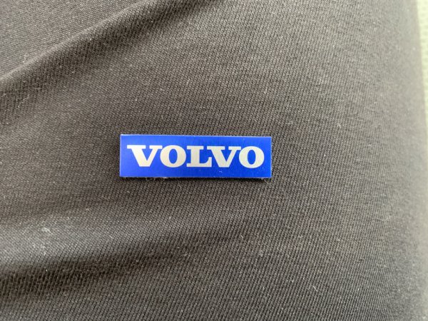 Шильдик Вольво s60