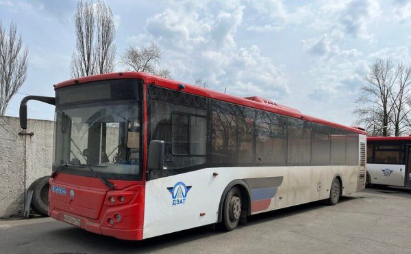 Реклама на заднем стекле автобуса