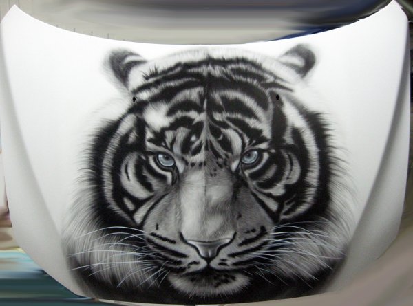 Аэрография тигр на капоте