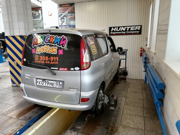 Toyota Funcargo 2000 салон