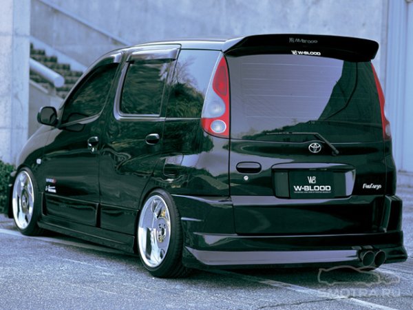 Тойота Фанкарго зад