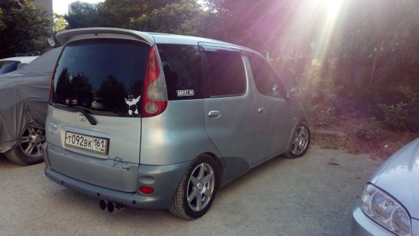 Эмблема капота Toyota