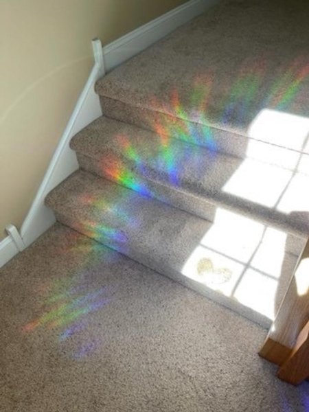 Радужная наклейка на окно