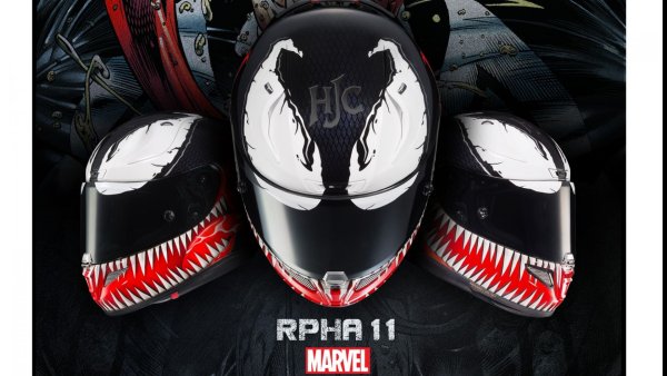 Наклейка Веном на шлем