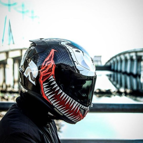 Мотошлем Веном