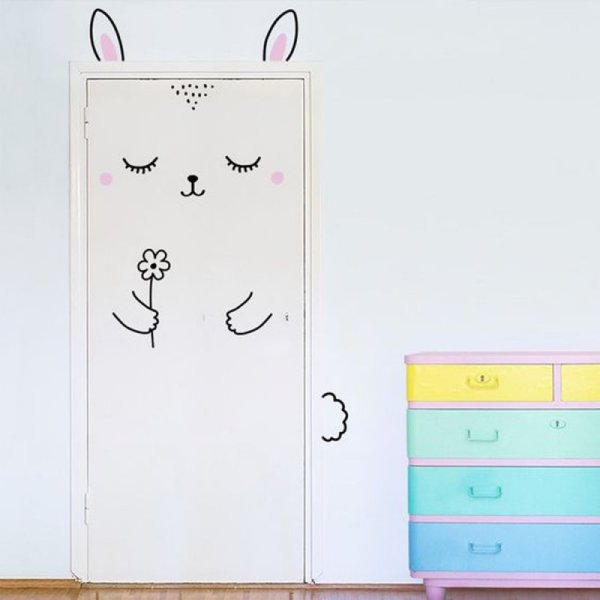 Дверь в детскую комнату