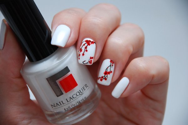 Маникюр с наклейками