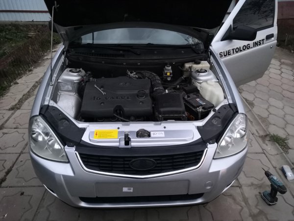 Наклейки на бампер Приора под капотом