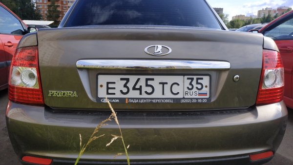 Наклейка на заднее стекло Приоры