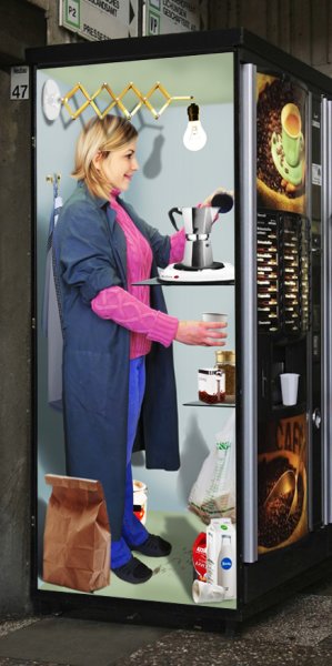 Вендинговый аппарат и человек