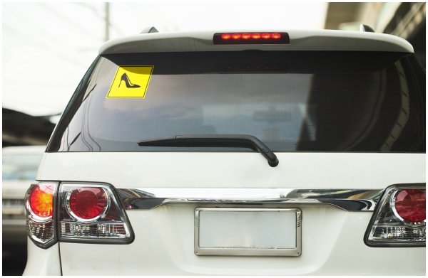 Заднее стекло автомобиля мокап