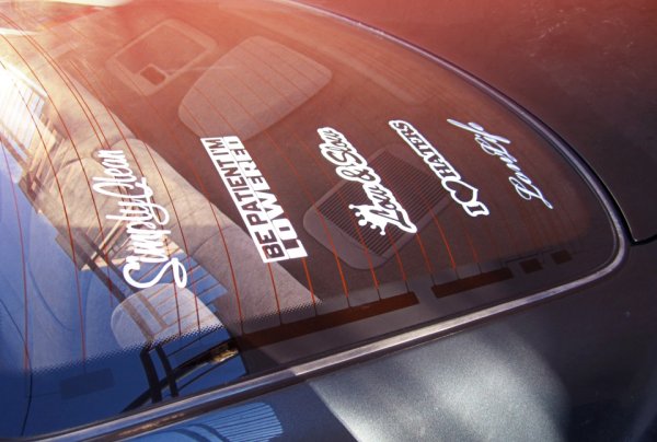 Наклейки на авто на заднее стекло