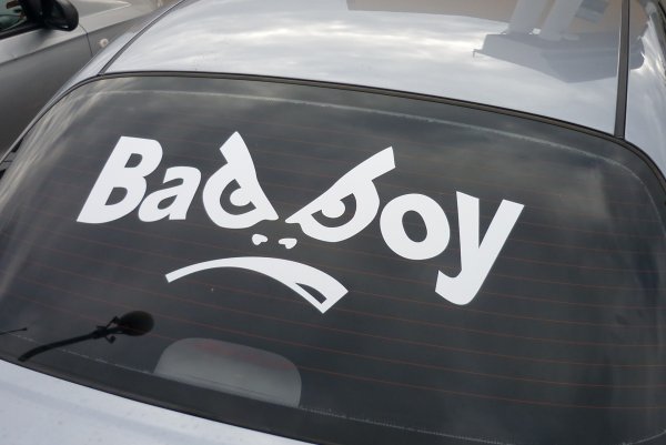 Наклейки на машину на стекла