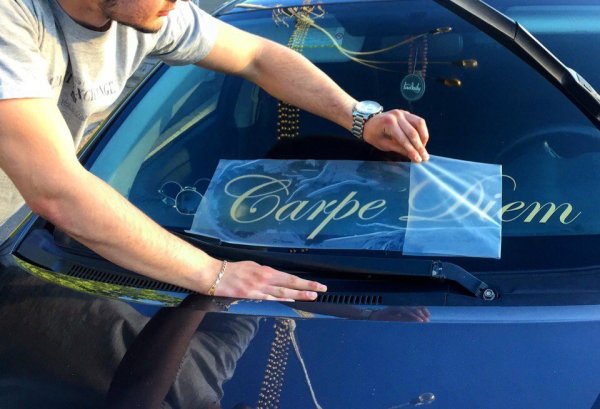 Наклейки на лобовое стекло