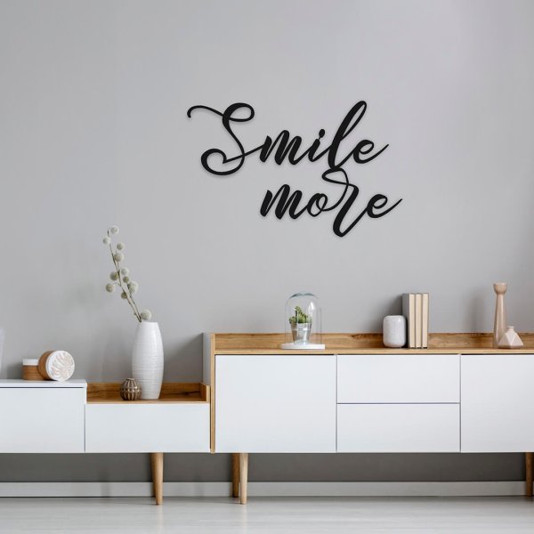 Дизайнерские надписи на стене