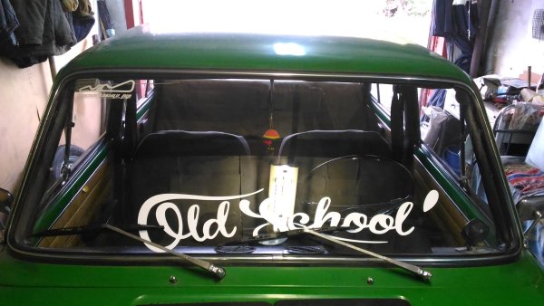 Надписи на заднее стекло автомобиля