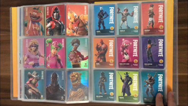 Panini наклейки Fortnite 2