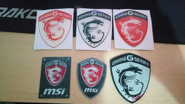 MSI дракон наклейка