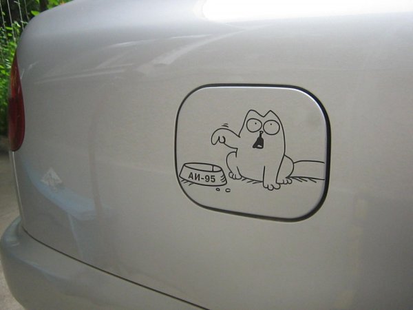 Наклейка на крышку бензобака