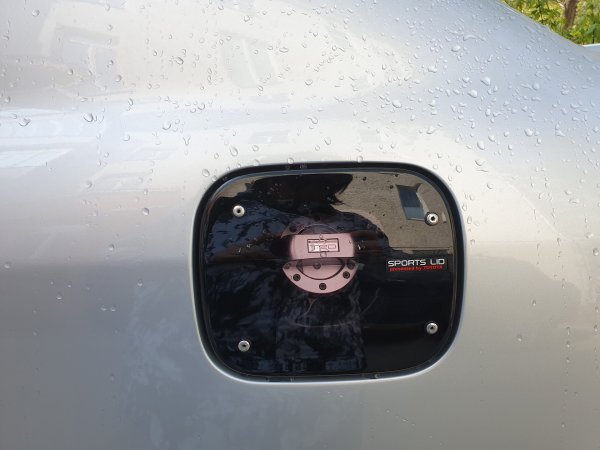 Наклейка на лючок бензобака ВАЗ 2190