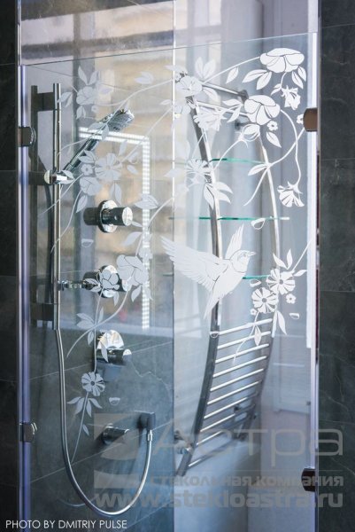 Витражная пленка на душевую кабину
